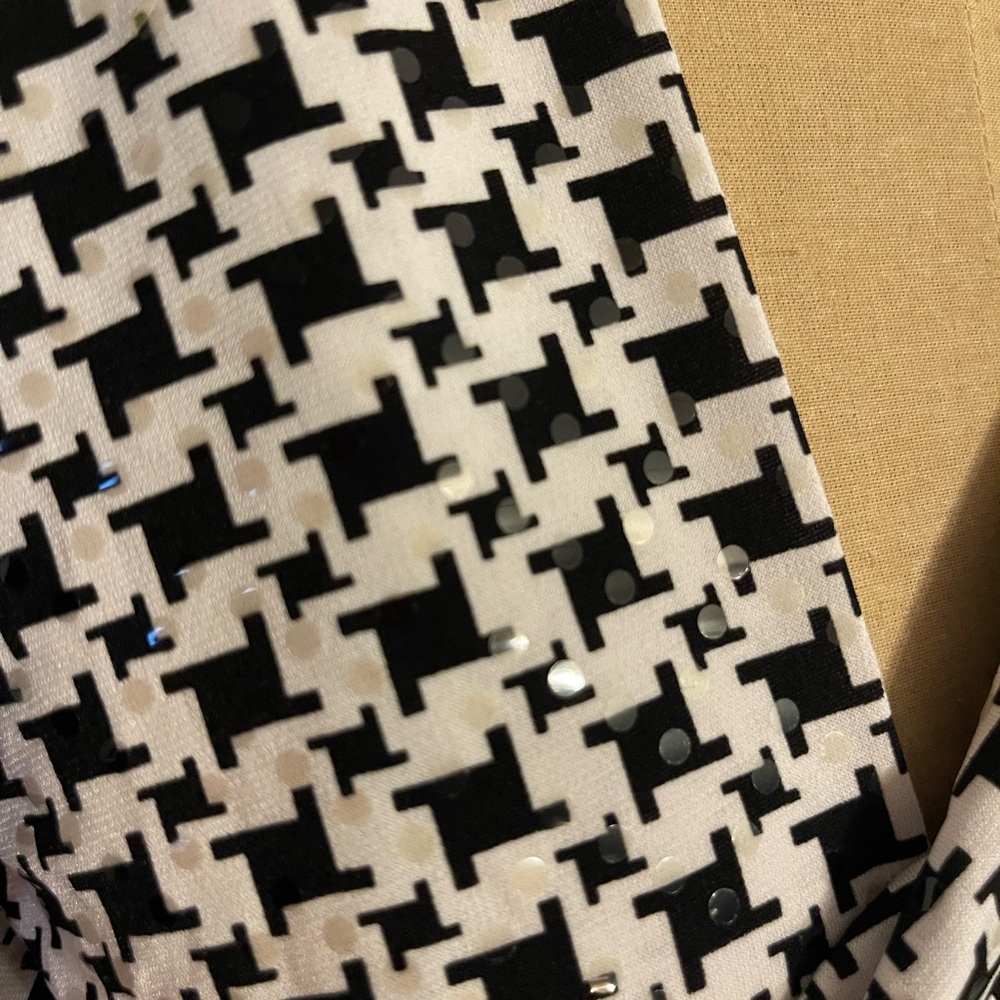 Chic Black and White Women's Blouse - Picture 7 of 8